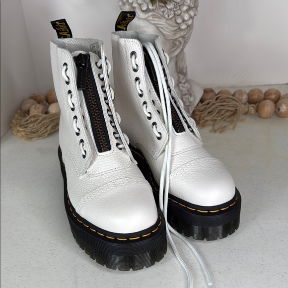 Dr. Martens Sinclair Platform Bootie (Women) Sz 8 NWOB - Picture 5 of 15
